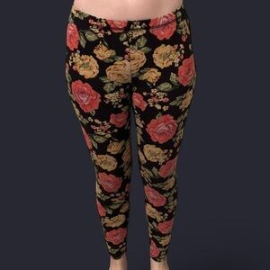Black Multicolor / Floral Leggings / Forever 21 / Dark Fem Aesthetic / Size S